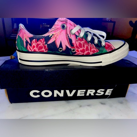 Mens Size 6 Womens Size 7.5 - Converse Chuck Taylor All Star Low Wild Florals - Picture 1 of 4